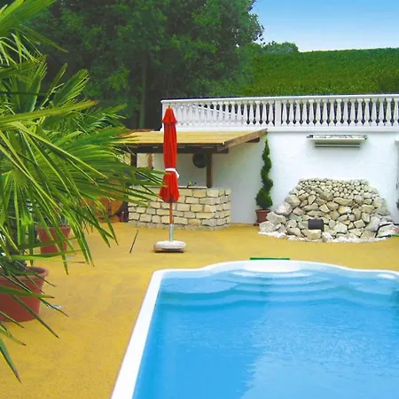 Holiday Flat - Dmg04013-cya